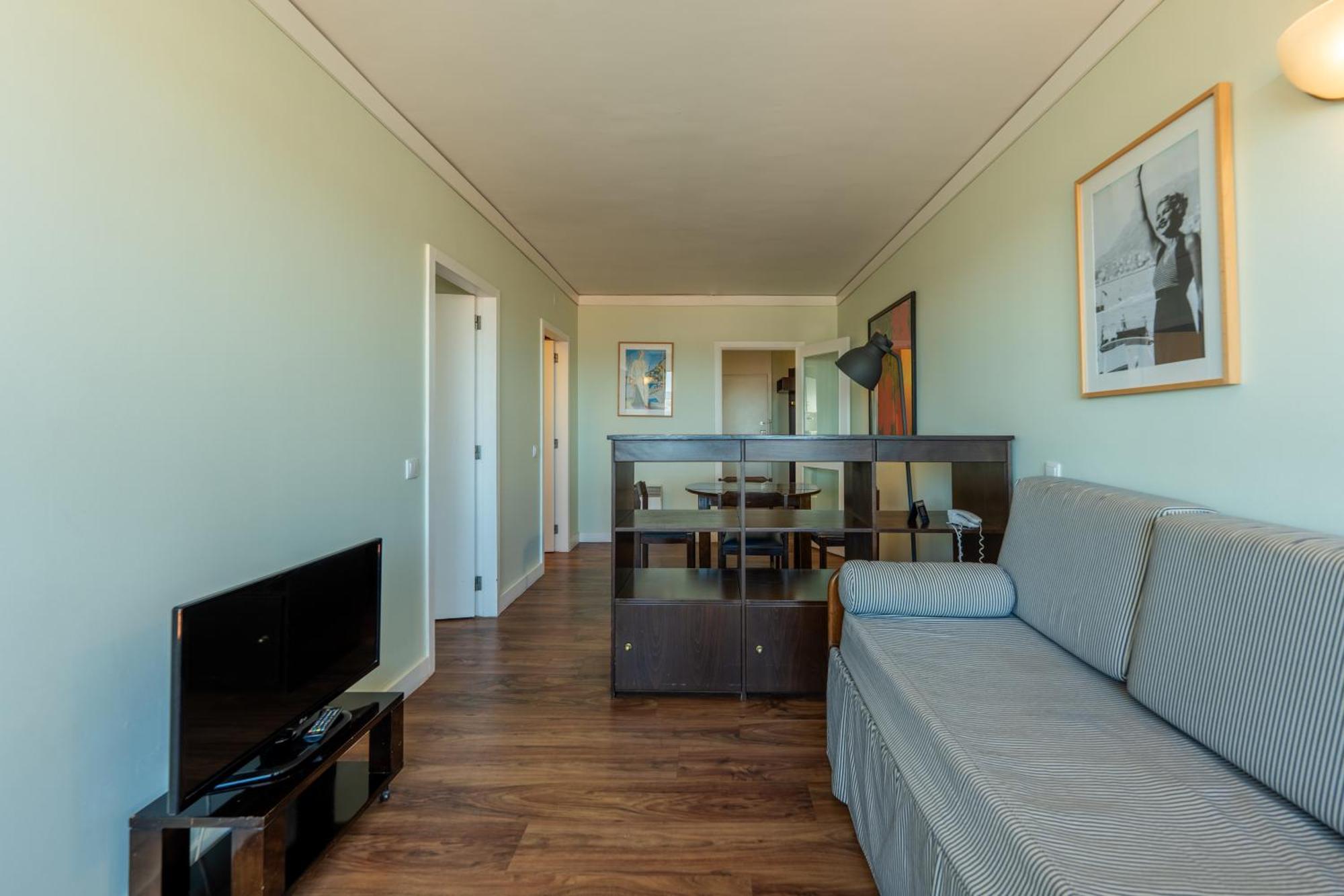 One-Bedroom Apartment City View